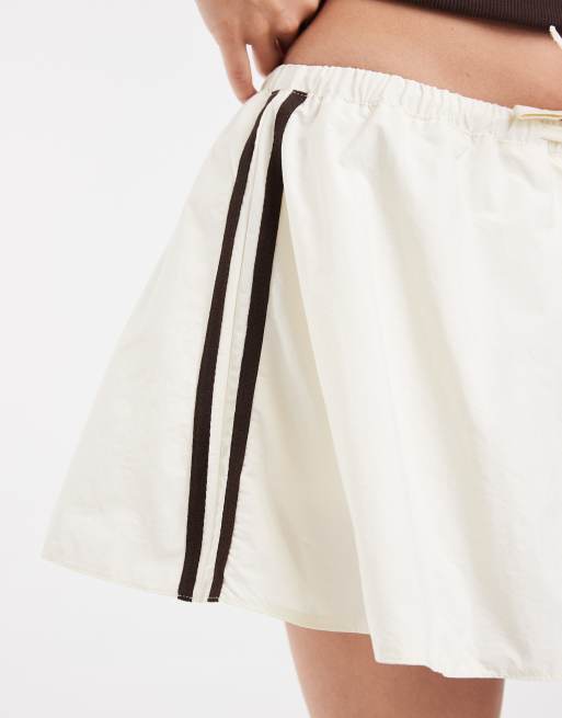 ASOS DESIGN falda micro mini con raya lateral técnica en crudo, 4 de 5