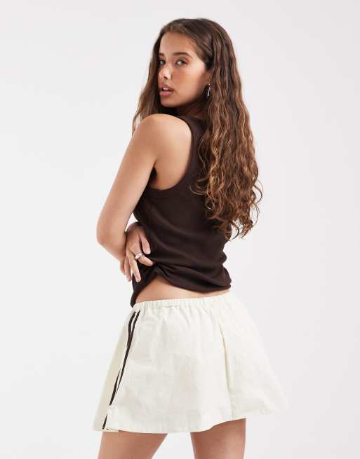ASOS DESIGN falda micro mini con raya lateral técnica en crudo, 5 de 5