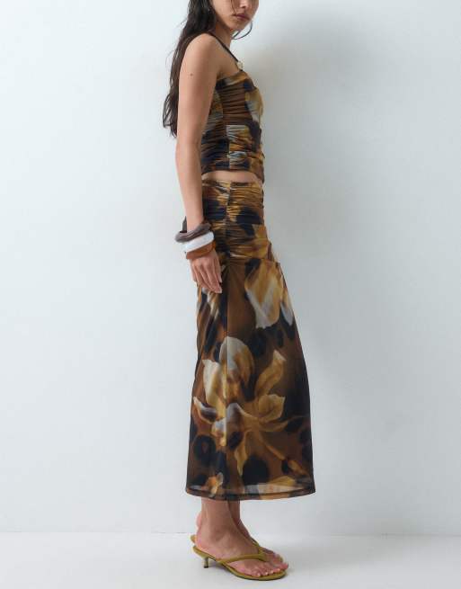 ASOS DESIGN - Falda midi de malla con fruncido y estampado floral difuminado, 3 de 5