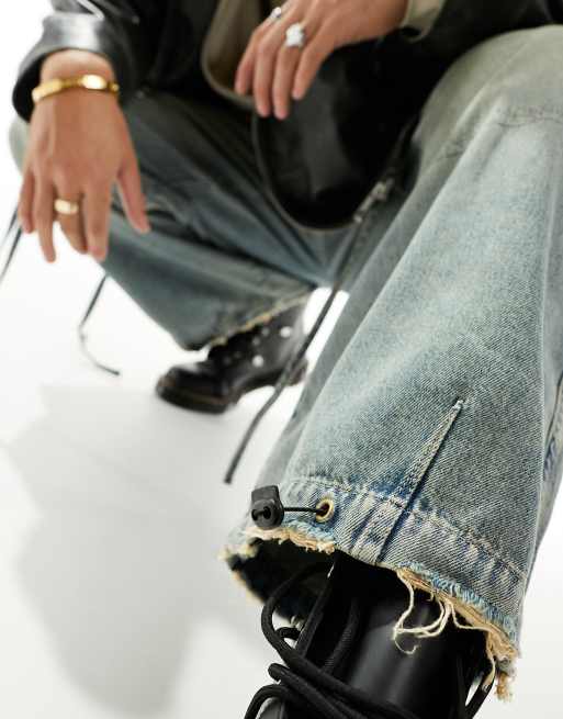 ASOS DESIGN – Fallschirm-Jeans in hellblau getönter Waschung mit Riemendetails, 3 von 5