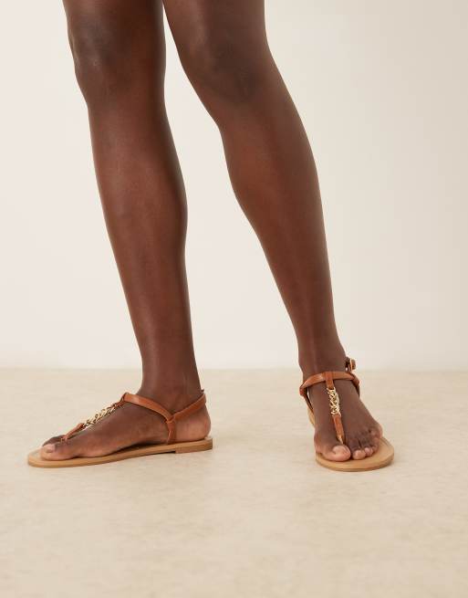 ASOS DESIGN - Fancy - Sandali bassi color cuoio con catenina a pianta larga, 2 di 4