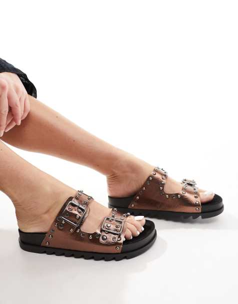 ASOS DESIGN – Fantasy – Bronsfärgade platta sandaler med nitar - view 1