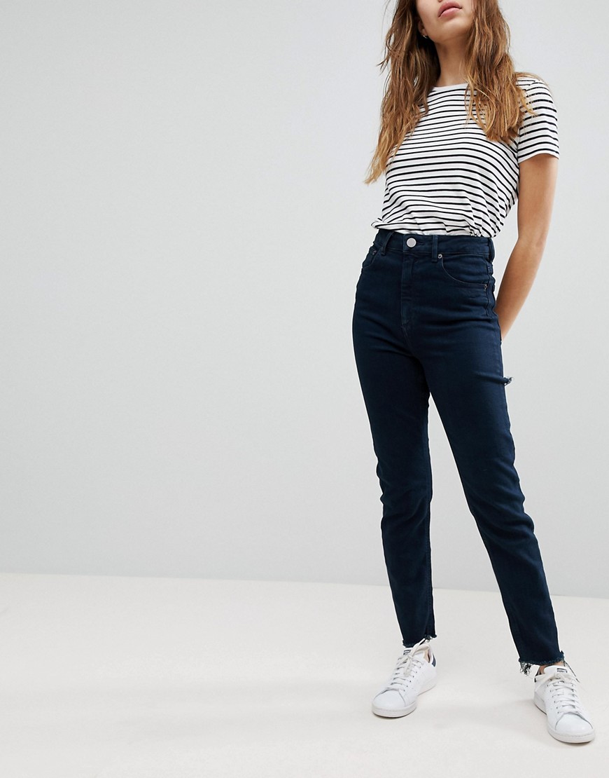 ASOS DESIGN – Farleigh – Blåsvarta mom jeans med smal passform, hög midja och revor baktill
