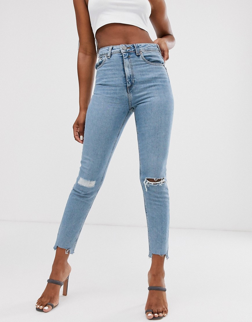 ASOS DESIGN – Farleigh – Ljust vintagetvättade slim mom jeans med hög midja, revor och sliten fåll-Blå