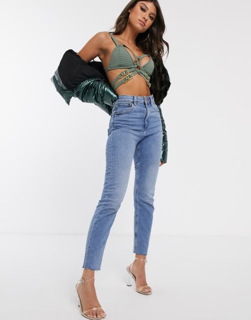 ASOS DESIGN – Farleigh – Mellanblå slim mom jeans med hög midja och råskuren fåll, 4 av 4