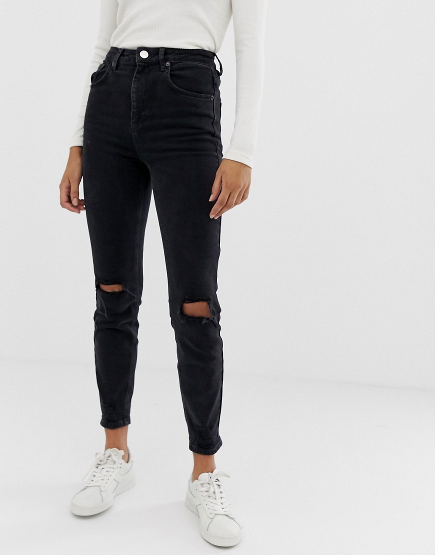 ASOS DESIGN - Farleigh - Smalle mom jeans met hoge taille en gescheurde knieën in zwart met wassing