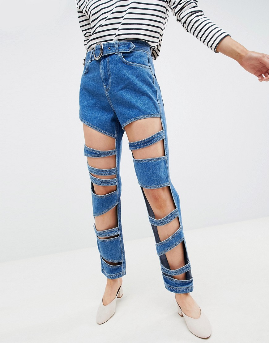 ASOS Design - Farleigh - Smalle mom jeans met hoge taille met festivalbandje in middelblauw met wassing