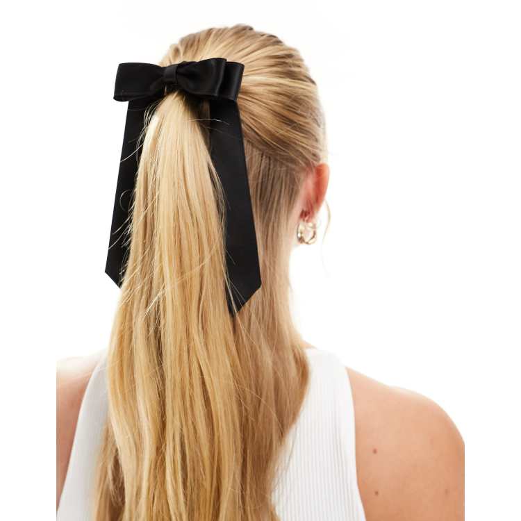 Fascia per capelli ondulata moderna in un solo colore per donna