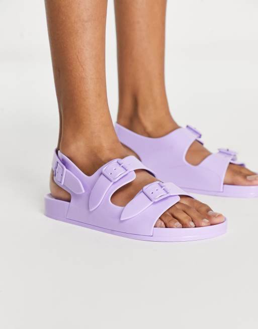 ASOS DESIGN – Fate – Flache Gummisandalen mit Schnallen in Flieder