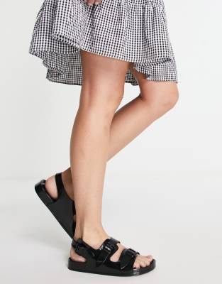 ASOS DESIGN - Fate - Flache Gummisandalen mit Schnallen in Schwarz