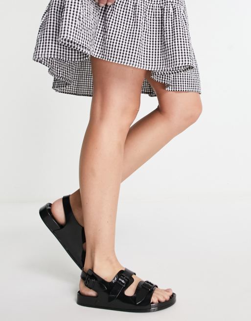 Pelmel lide Bliv ved ASOS DESIGN - Fate - Flade gummi-sandaler med spænder i sort | ASOS