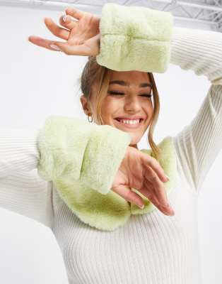 ASOS DESIGN ASOS DESIGN faux fur cuffs in green
