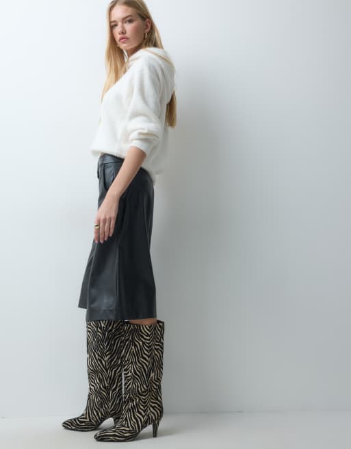 ASOS DESIGN faux leather bermuda shorts in black, 3 of 5