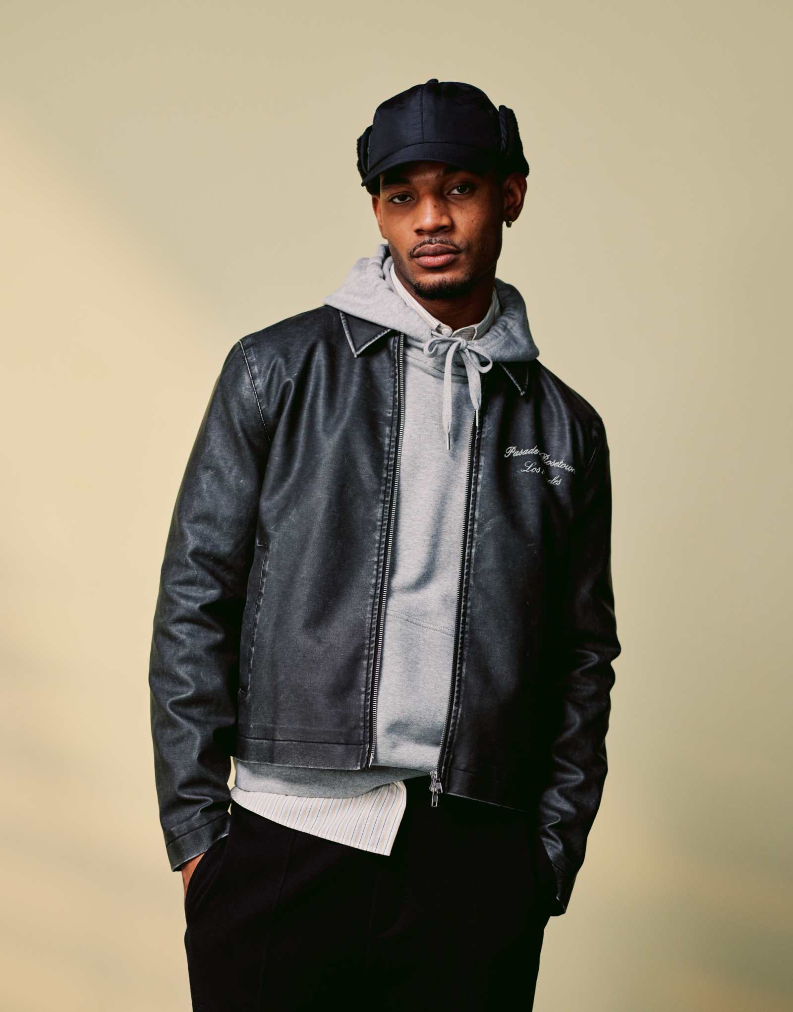 ДИЗАЙНЕРСКАЯ куртка harrington из искусственной кожи с вышивкой ASOS DESIGN черного цвета, постиранная
