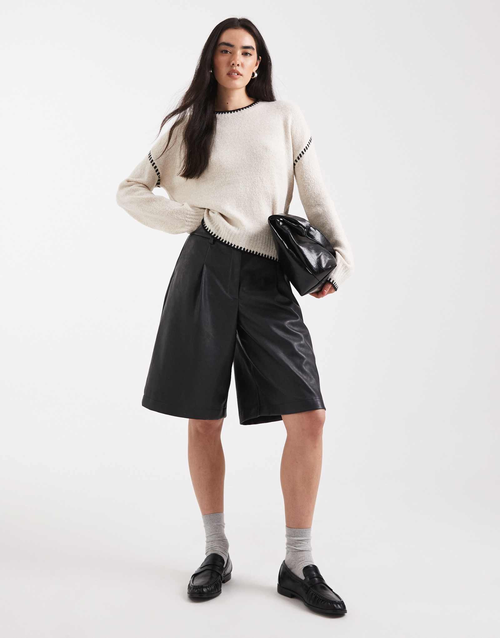 Удлиненные шорты из искусственной кожи ASOS DESIGN темно-синего цвета
