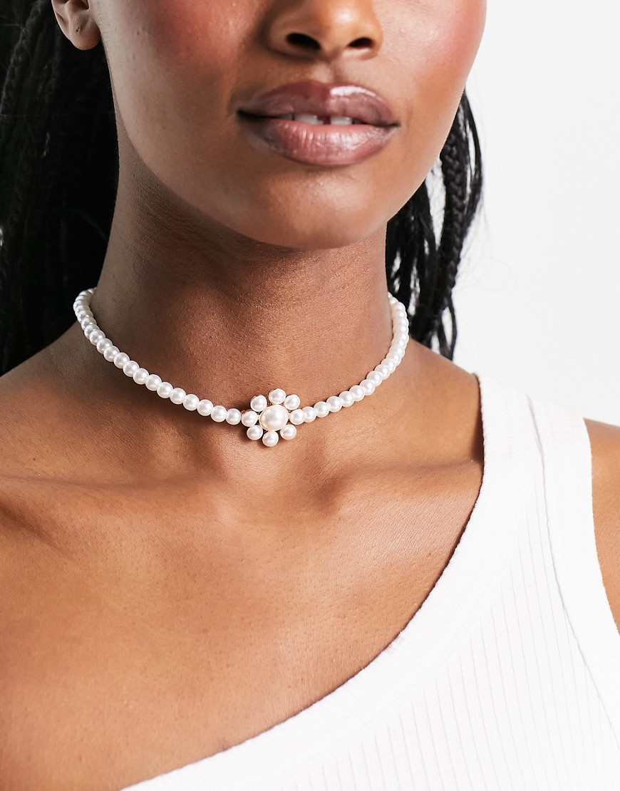 ASOS DESIGN faux pearl choker necklace with faux pearl flower detail-Gold