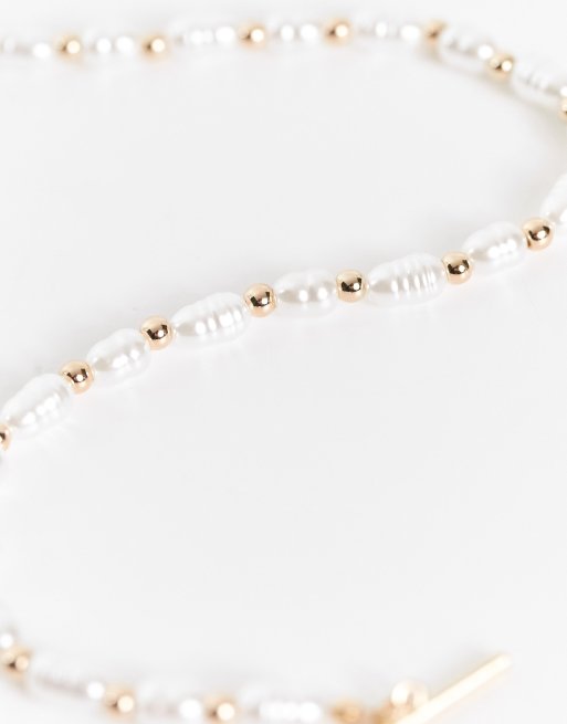 ASOS DESIGN faux pearl necklace with T bar detail in gold tone, 4 of 4