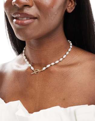 faux pearl necklace with T bar detail in gold tone