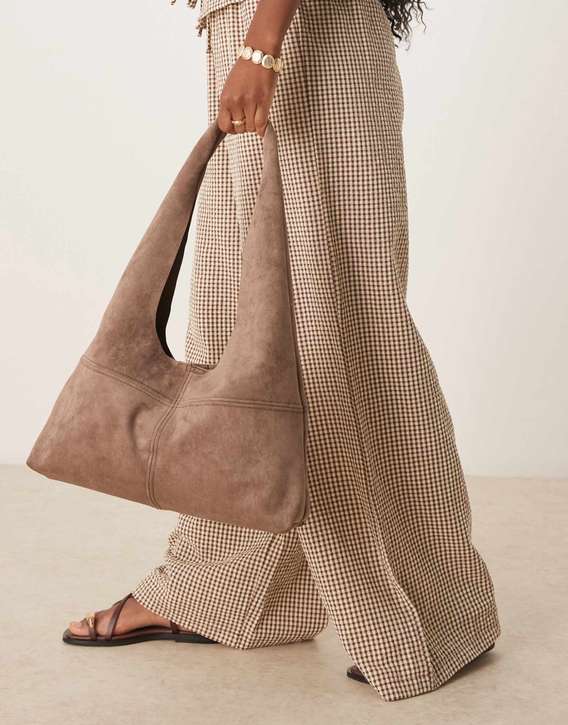 asos design faux suede trapeze tote bag in mocha