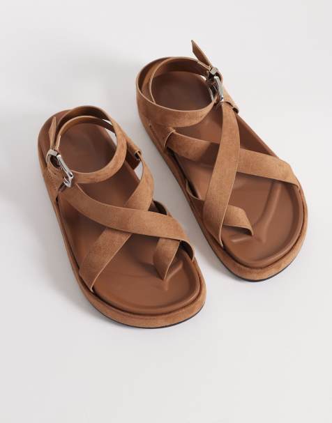 ASOS DESIGN – Faye – Brungrå sandaler i mockaimitation med korsade band och grov sula - view 1