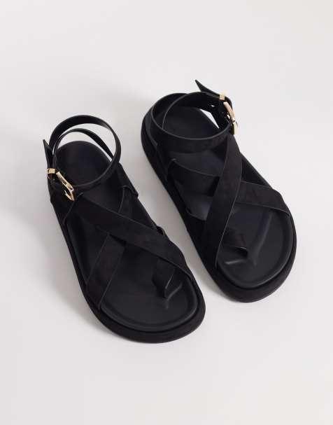 ASOS DESIGN - Faye - Sandalen van imitatiesuède met kruisbandjes en voetbed in zwart - view 1