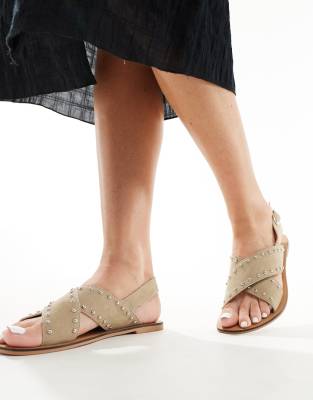 ASOS DESIGN - Feast - Sandalen aus Leder in Taupe mit Nieten-Neutral