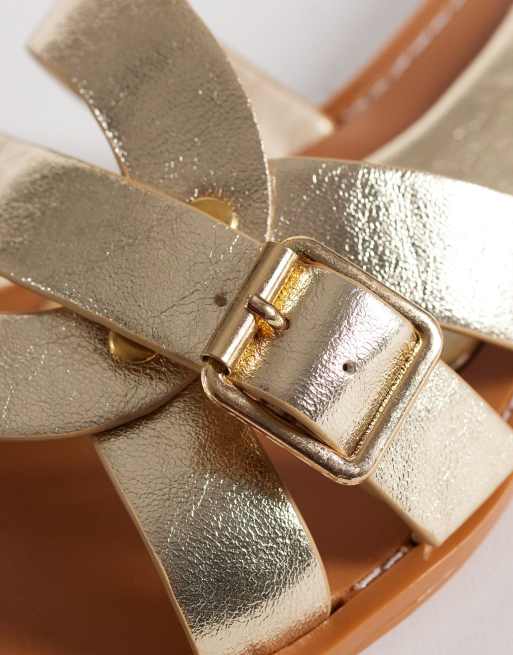 ASOS DESIGN Feature interlocking flat sandal in gold, 2 of 4
