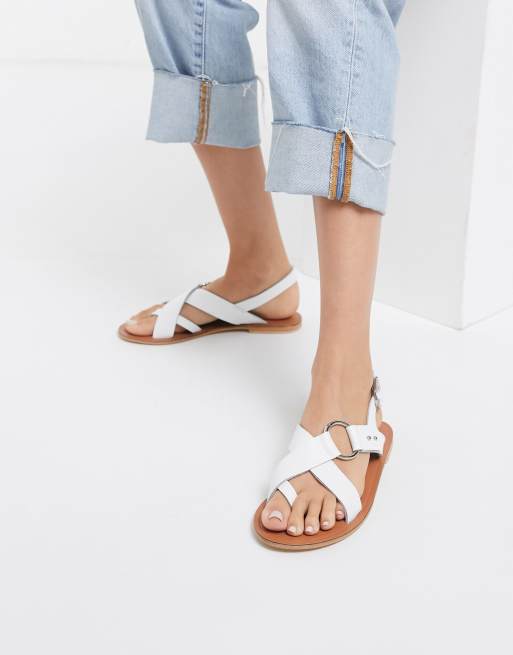 ASOS DESIGN – Feel Good – Vita sandaler i läder med tåögla