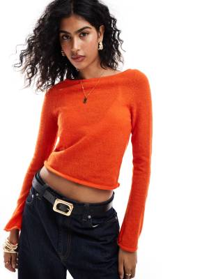 ASOS DESIGN - Feinstrick-Oberteil in Orange mit U-Boot-Ausschnitt