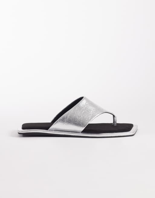 ASOS DESIGN – Feline – Silverfärgade sandaler med fyrkantig tå, 3 av 4