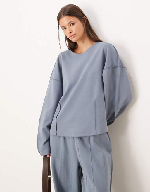 ASOS DESIGN - Felpa blu in tessuto interlock con cuciture a vista e scollo a barchetta, 2 di 4