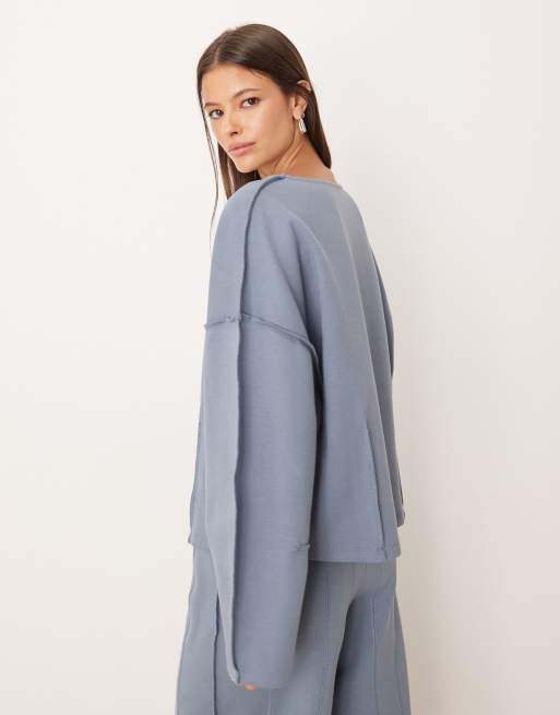 ASOS DESIGN - Felpa blu in tessuto interlock con cuciture a vista e scollo a barchetta, 4 di 4