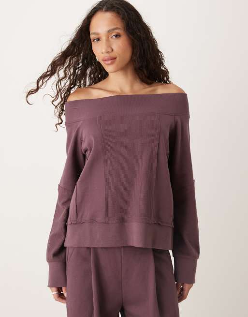 ASOS DESIGN - Felpa color prugna con pannello lavorato a nido d'ape e scollo alla Bardot in coordinato