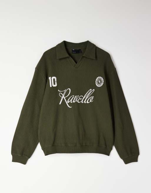 ASOS DESIGN - Felpa comoda verde a coste con intaglio e colletto stile polo con stampa sul petto