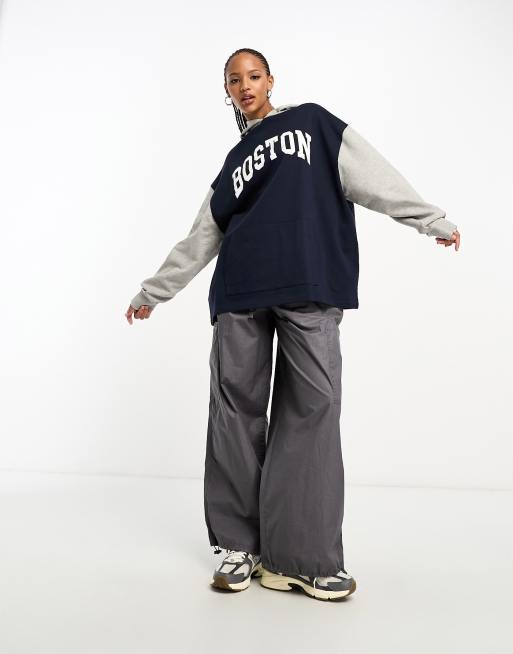 ASOS DESIGN - Felpa con cappuccio colorblock oversize grigio mélange e blu navy con grafica "Boston", 4 di 4