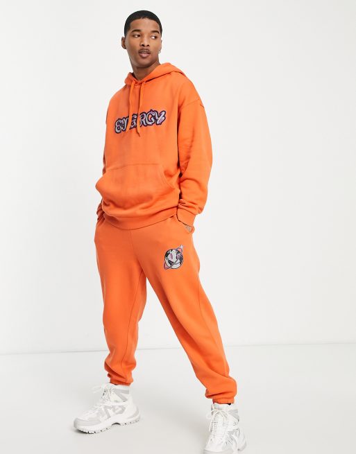 ASOS DESIGN - Felpa con cappuccio oversize arancione con scritta "Energy" stampata in coordinato, 2 di 4