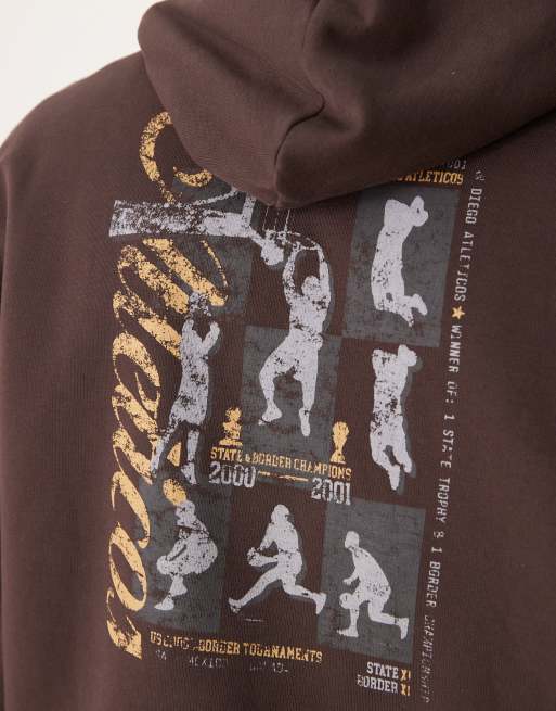 ASOS DESIGN - Felpa con cappuccio squadrata marrone con stampa sul retro, 2 di 4