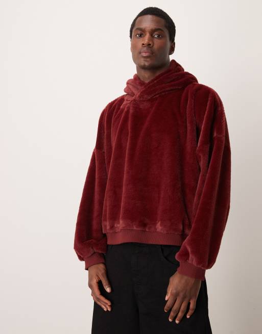 ASOS DESIGN - Felpa con cappuccio taglio corto bordeaux effetto pelliccia super oversize