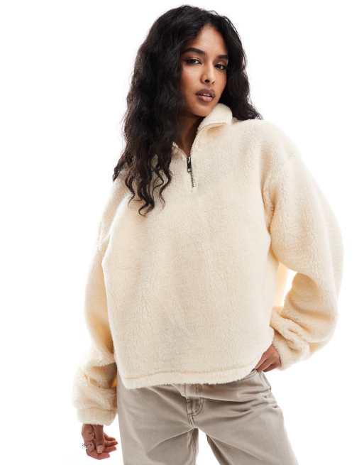 ASOS DESIGN - Felpa in pile borg con zip corta color crema