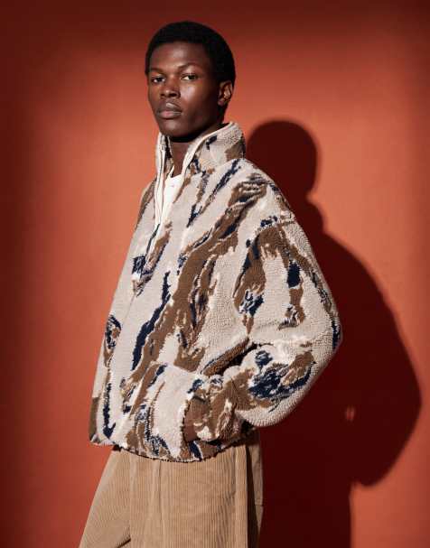 ASOS DESIGN felpa in pile borg relaxed con zip e stampa mimetica marrone - view 1