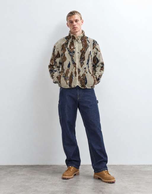 ASOS DESIGN felpa in pile borg relaxed con zip e stampa mimetica marrone, 10 di 11