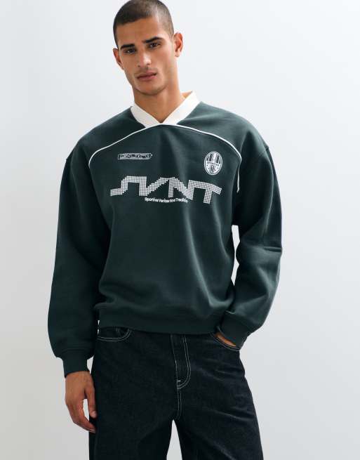 ASOS DESIGN - Coordinato con maglia oversize con scollo a V con profili e stampa in rilievo e joggers a fondo ampio color abete scuro, 2 di 3
