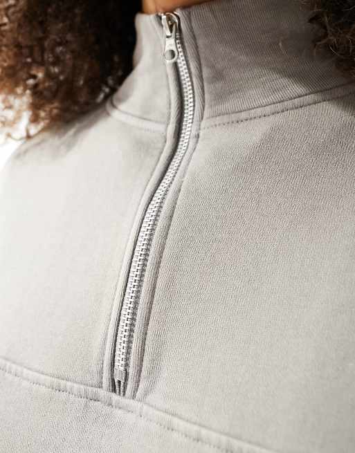 ASOS DESIGN - Felpa oversize grigio slavato con zip corta, 3 di 4