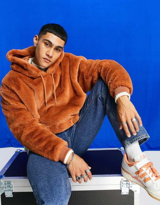 ASOS DESIGN - Felpa oversize in pelliccia sintetica marrone cuoio con cappuccio