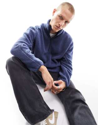 ASOS DESIGN - Felpa oversize in pile borg blu denim con zip corta