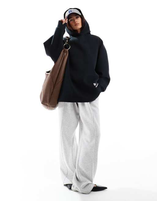 ASOS DESIGN - Felpa oversize in tessuto scuba nera con cappuccio e stampa “Stockholm”, 2 di 4