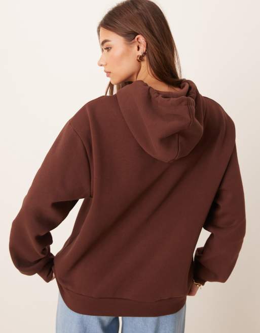 ASOS DESIGN - Felpa oversize marrone con cappuccio e applicazione "Colorado", 4 di 4