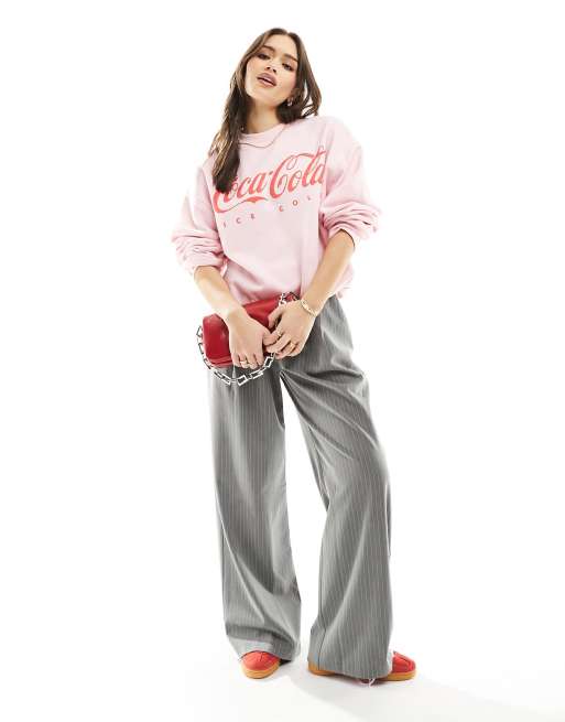 ASOS DESIGN - Felpa oversize rosa con grafica Coca Cola su licenza