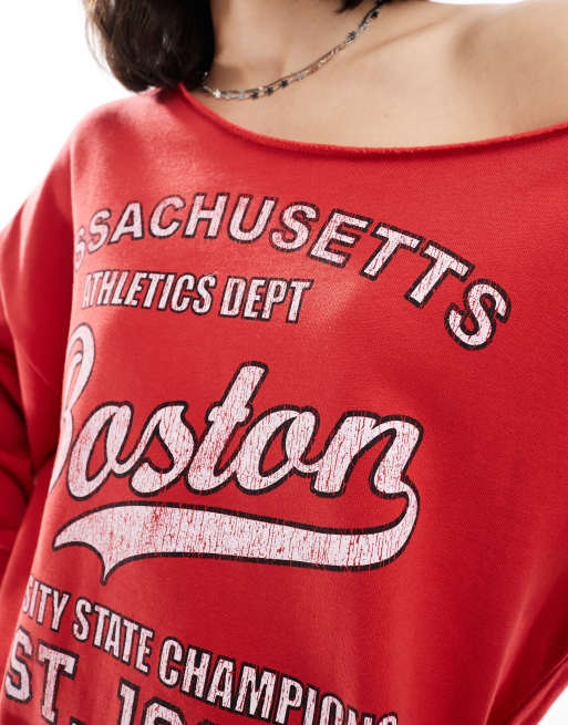 ASOS DESIGN - Felpa rossa con grafica "Boston" e spalla scoperta, 3 di 4