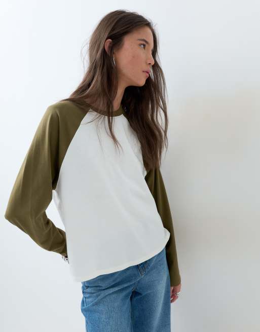 ASOS DESIGN - Felpa squadrata color kaki e crema con maniche raglan a contrasto, 4 di 5